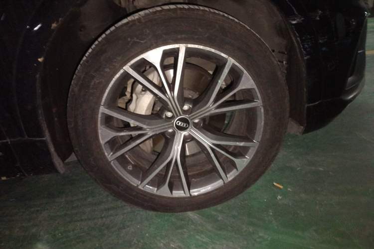 Used Audi Q8 2021 55 TFSI Luxury Dynamic Edition Right Front Wheel Hub