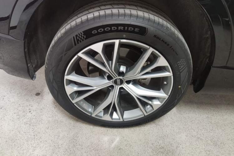 Used Audi Q8 2021 55 TFSI Luxury Dynamic Edition Right Rear Wheel Hub