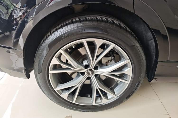 Used Audi Q8 2021 55 TFSI Luxury Dynamic Edition Right Rear Wheel Hub