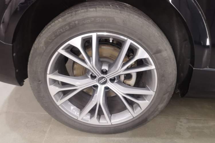 Used Audi Q8 2021 55 TFSI Luxury Dynamic Edition Right Rear Wheel Hub