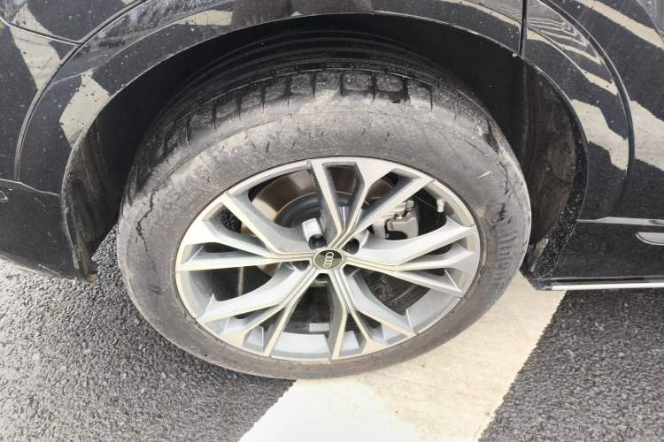 Used Audi Q8 2021 55 TFSI Luxury Dynamic Edition Right Rear Wheel Hub