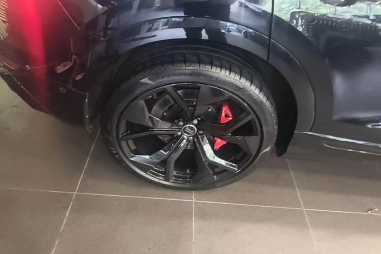 Used Audi Q8 2021 55 TFSI Luxury Dynamic Edition Right Rear Wheel Hub