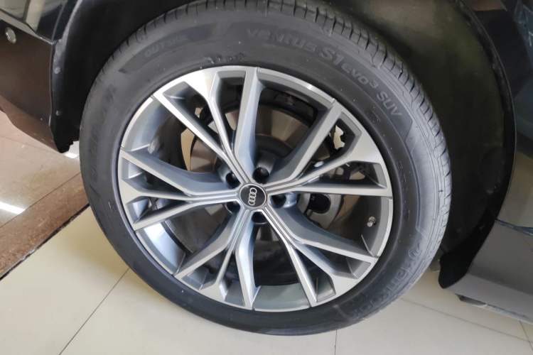 Used Audi Q8 2021 55 TFSI Luxury Dynamic Edition Right Rear Wheel Hub