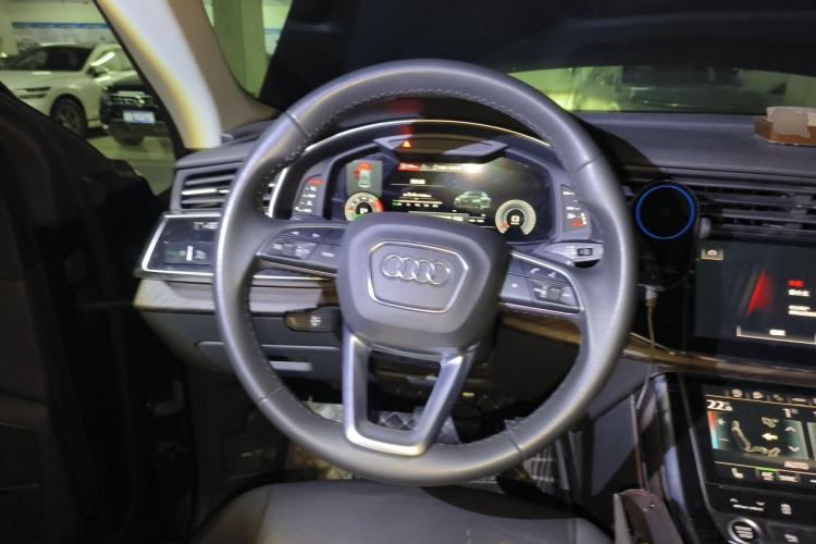 Used Audi Q8 2021 55 TFSI Luxury Dynamic Edition Steering Wheel