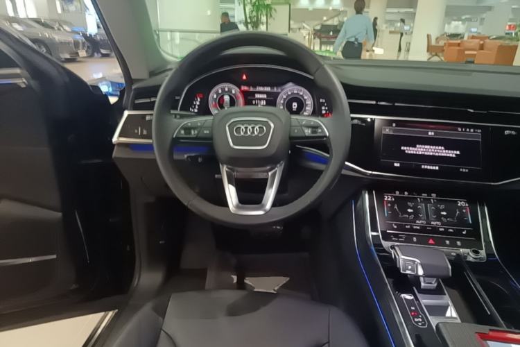 Used Audi Q8 2021 55 TFSI Luxury Dynamic Edition Steering Wheel