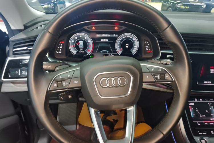 Used Audi Q8 2021 55 TFSI Luxury Dynamic Edition Steering Wheel