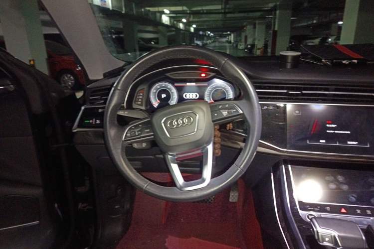 Used Audi Q8 2021 55 TFSI Luxury Dynamic Edition Steering Wheel