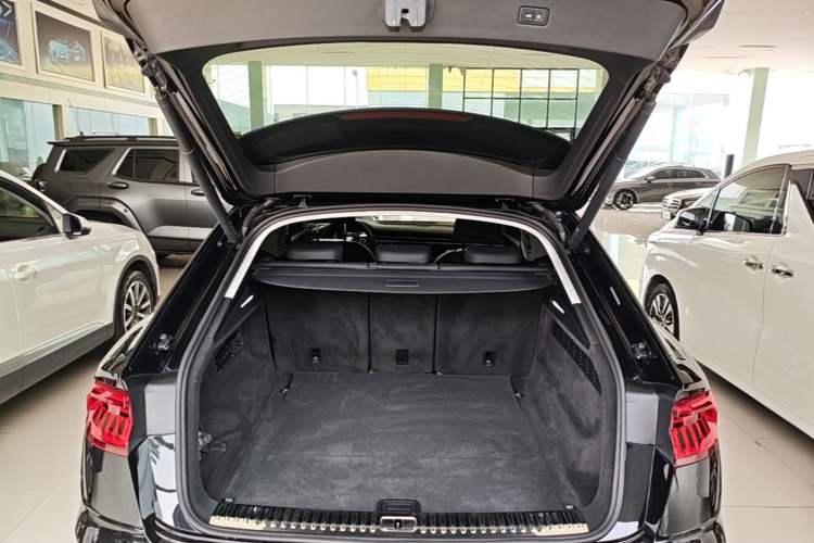 Used Audi Q8 2021 55 TFSI Luxury Dynamic Edition Trunk