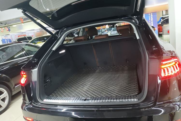 Used Audi Q8 2021 55 TFSI Luxury Dynamic Edition Trunk