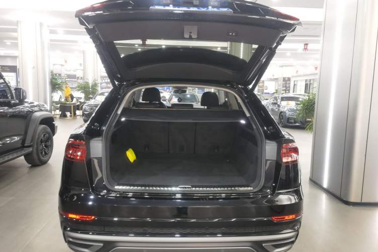 Used Audi Q8 2021 55 TFSI Luxury Dynamic Edition Trunk
