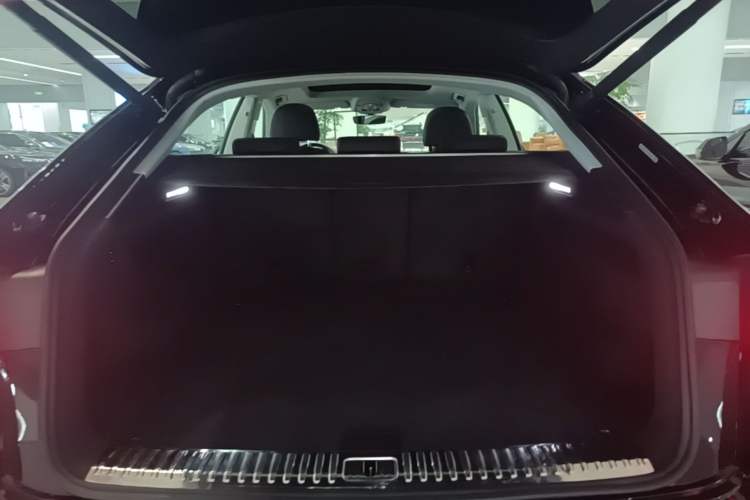Used Audi Q8 2021 55 TFSI Luxury Dynamic Edition Trunk