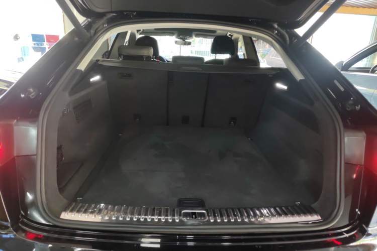 Used Audi Q8 2021 55 TFSI Luxury Dynamic Edition Trunk