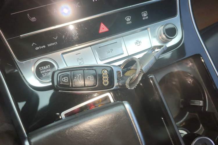 Used Audi Q8 2021 55 TFSI Luxury Dynamic Edition Vehicle Key