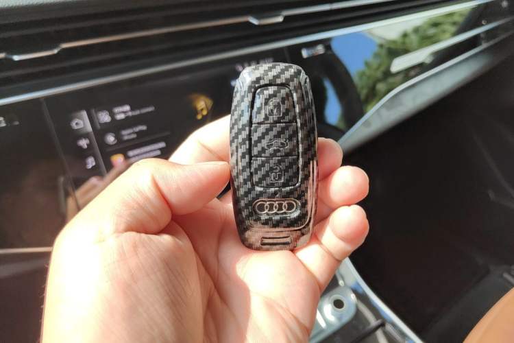 Used Audi Q8 2021 55 TFSI Luxury Dynamic Edition Vehicle Key