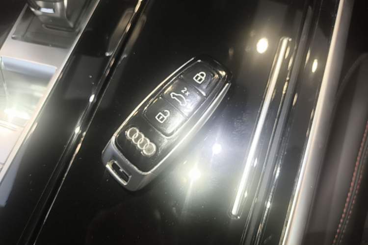 Used Audi Q8 2021 55 TFSI Luxury Dynamic Edition Vehicle Key