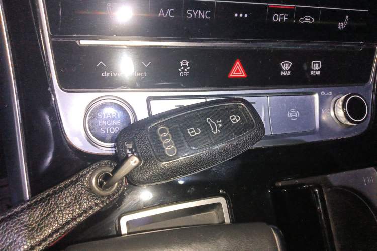 Used Audi Q8 2021 55 TFSI Luxury Dynamic Edition Vehicle Key