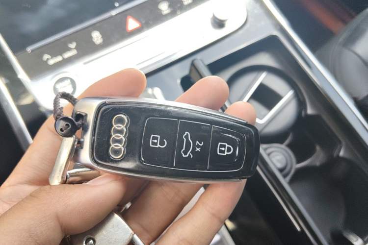 Used Audi Q8 2021 55 TFSI Luxury Dynamic Edition Vehicle Key