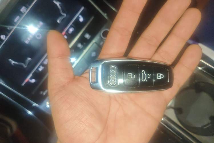 Used Audi Q8 2021 55 TFSI Luxury Dynamic Edition Vehicle Key