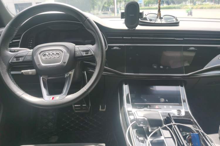 Used Audi Q8 2021 55 TFSI Prestige Dynamic Edition Center Console