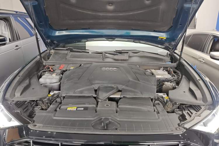 Used Audi Q8 2021 55 TFSI Luxury Dynamic Edition Engine Bay