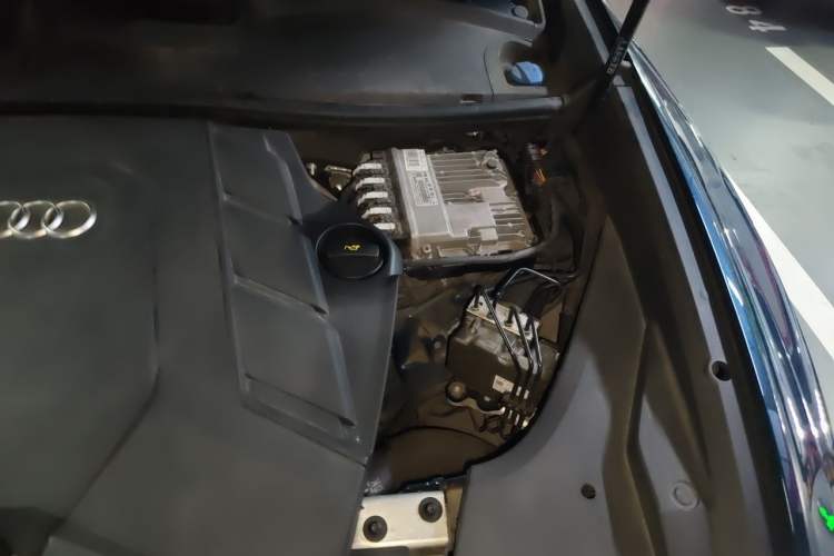 Used Audi Q8 2021 55 TFSI Prestige Dynamic Edition Engine Bay Left