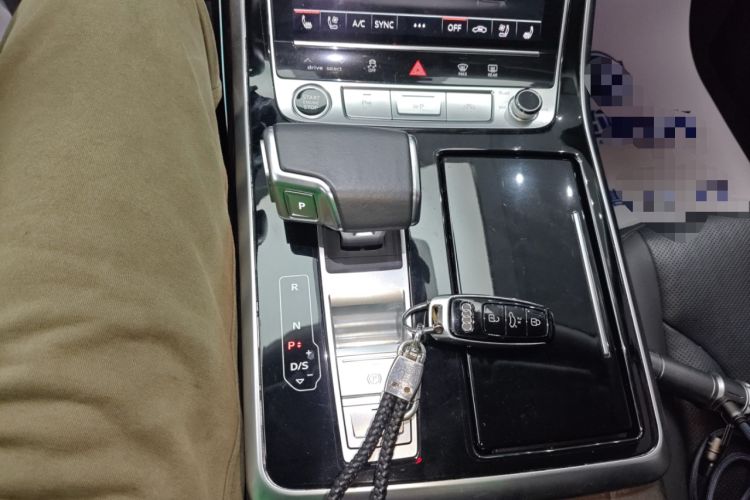 Used Audi Q8 2021 55 TFSI Luxury Dynamic Edition Gear Lever