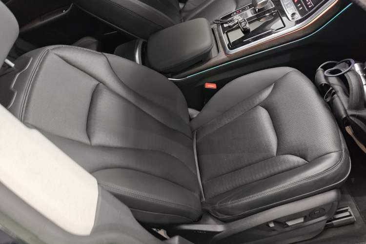 Used Audi Q8 2021 55 TFSI Luxury Dynamic Edition Right Front Seat