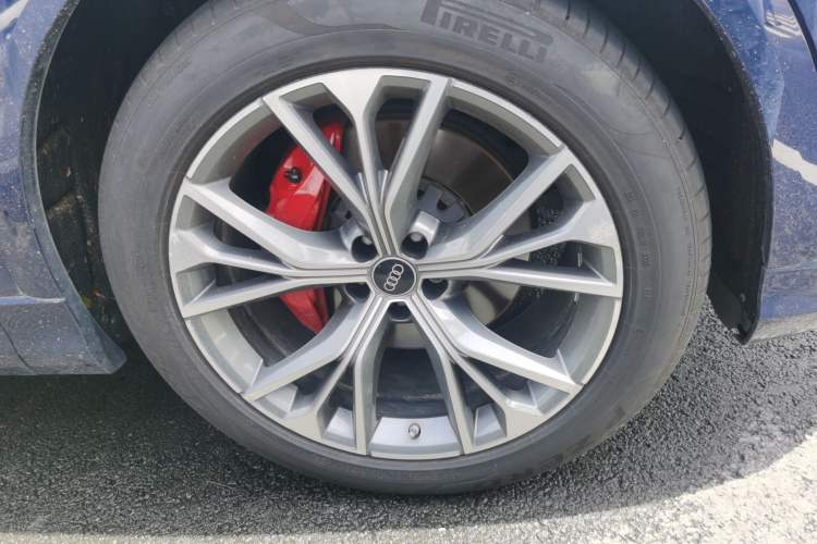 Used Audi Q8 2021 55 TFSI Prestige Dynamic Edition Right Front Wheel Hub