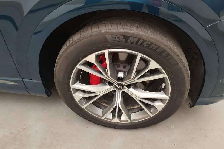 Used Audi Q8 2021 55 TFSI Prestige Dynamic Edition Right Front Wheel Hub