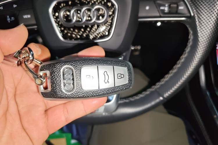 Used Audi Q8 2021 55 TFSI Prestige Dynamic Edition Vehicle Key