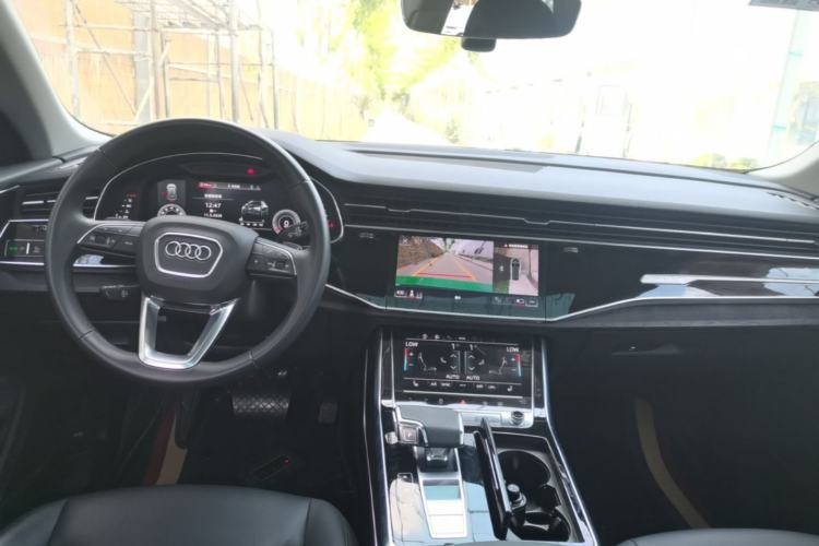 Used Audi Q8 2021 55 TFSI Luxury Dynamic Edition Center Console