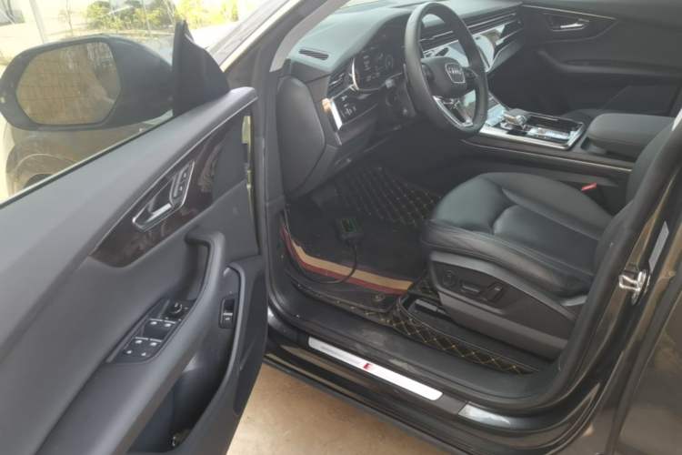 Used Audi Q8 2021 55 TFSI Luxury Dynamic Edition Driver Seat