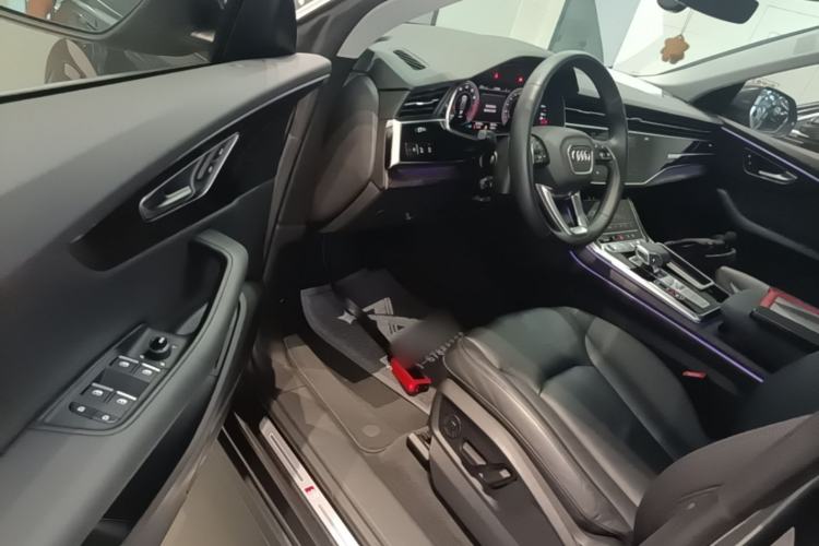 Used Audi Q8 2021 55 TFSI Luxury Dynamic Edition Driver Seat