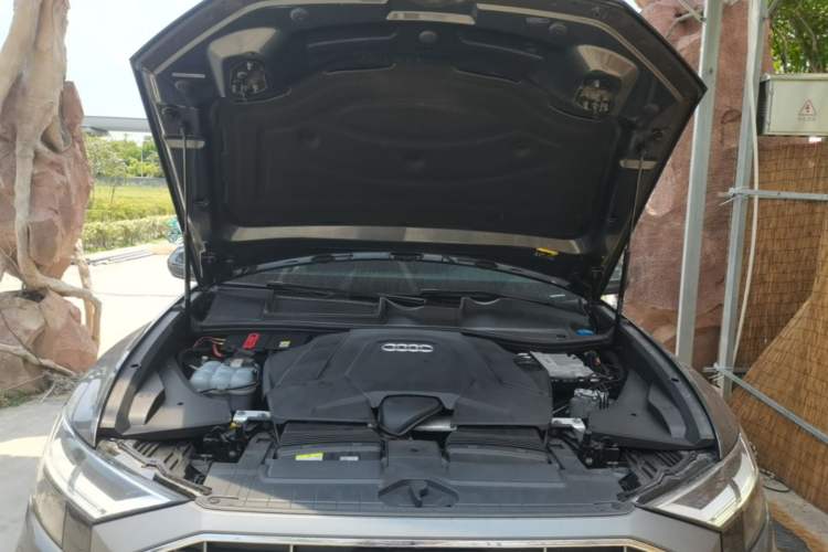 Used Audi Q8 2021 55 TFSI Luxury Dynamic Edition Engine Bay
