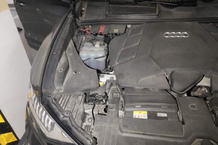 Used Audi Q8 2021 55 TFSI Prestige Dynamic Edition Engine Bay Right