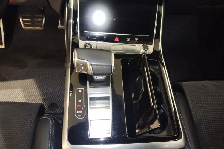 Used Audi Q8 2021 55 TFSI Prestige Dynamic Edition Gear Lever