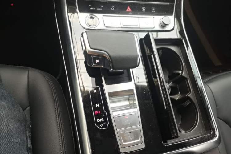Used Audi Q8 2021 55 TFSI Luxury Dynamic Edition Gear Lever