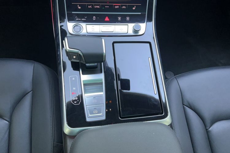 Used Audi Q8 2021 55 TFSI Luxury Dynamic Edition Gear Lever