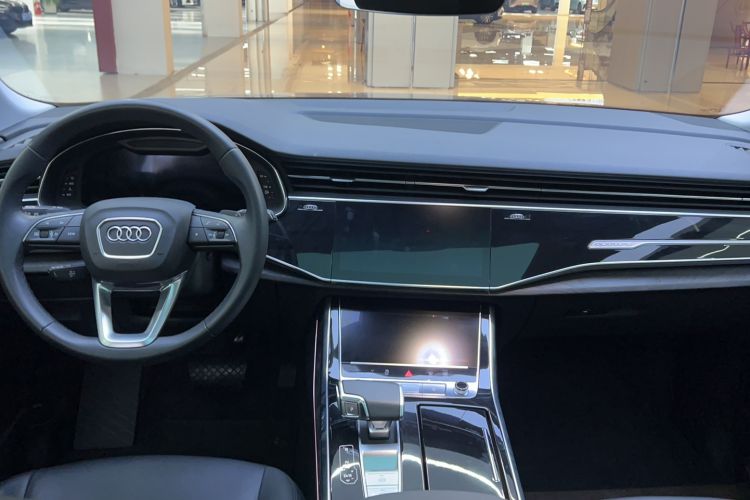 Used Audi Q8 2021 55 TFSI Luxury Dynamic Edition Interior 7