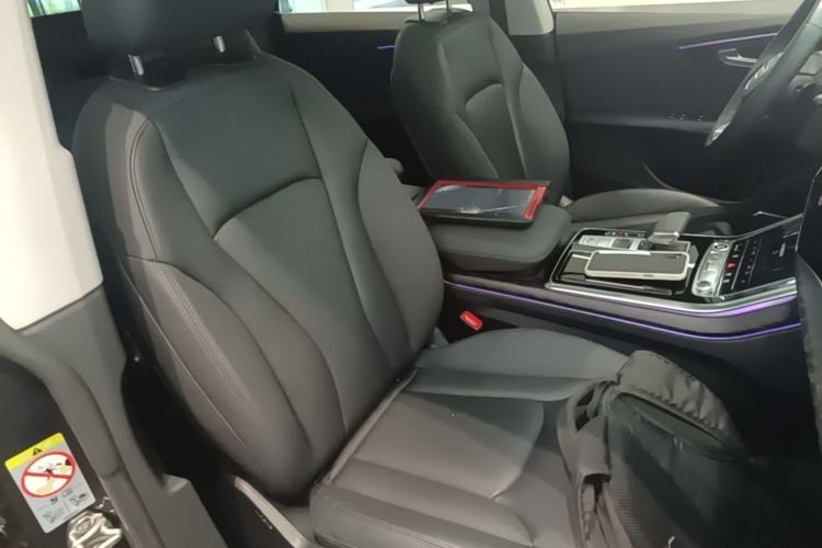 Used Audi Q8 2021 55 TFSI Luxury Dynamic Edition Right Front Seat