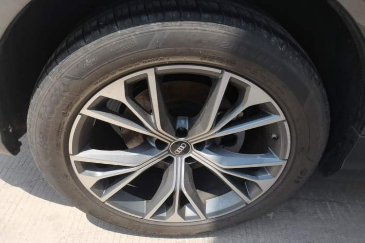 Used Audi Q8 2021 55 TFSI Luxury Dynamic Edition Right Rear Wheel Hub