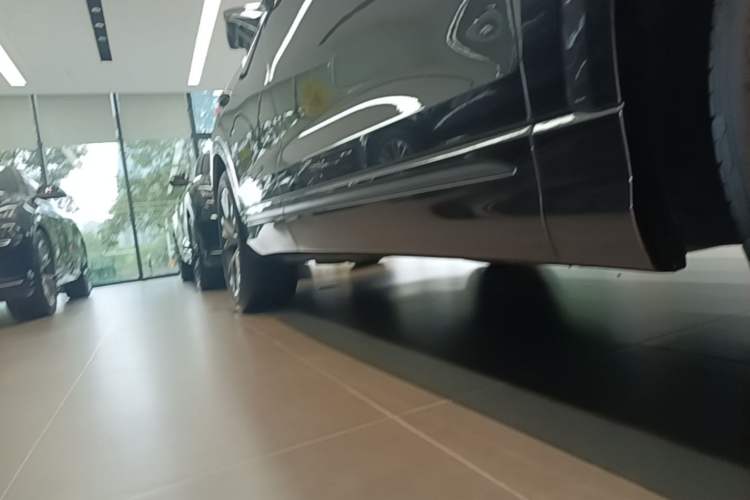 Used Audi Q8 2021 55 TFSI Luxury Dynamic Edition Right Side Sill