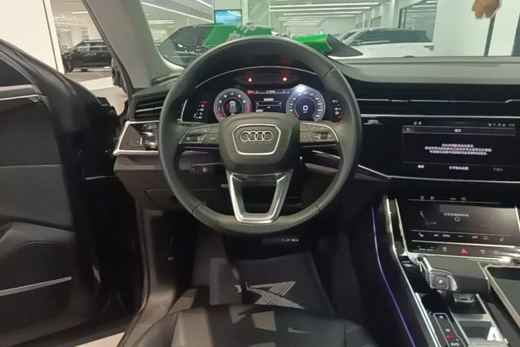 Used Audi Q8 2021 55 TFSI Luxury Dynamic Edition Steering Wheel