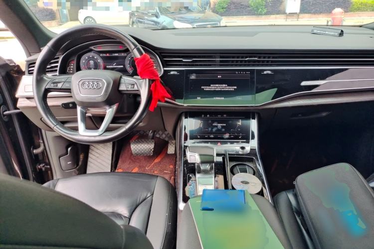 Used Audi Q8 2021 55 TFSI Luxury Dynamic Edition Center Console