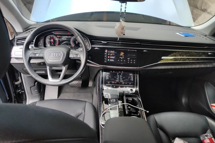 Used Audi Q8 2021 55 TFSI Luxury Dynamic Edition Center Console