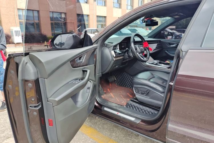 Used Audi Q8 2021 55 TFSI Luxury Dynamic Edition Driver Seat