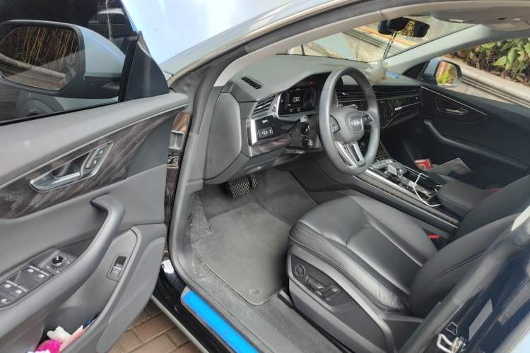 Used Audi Q8 2021 55 TFSI Luxury Dynamic Edition Driver Seat