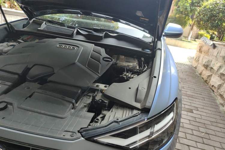 Used Audi Q8 2021 55 TFSI Luxury Dynamic Edition Engine Bay Left