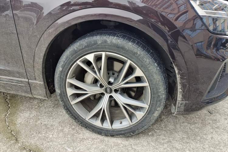 Used Audi Q8 2021 55 TFSI Luxury Dynamic Edition Right Front Wheel Hub
