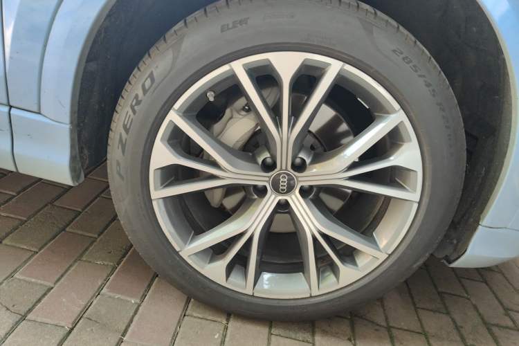 Used Audi Q8 2021 55 TFSI Luxury Dynamic Edition Right Front Wheel Hub